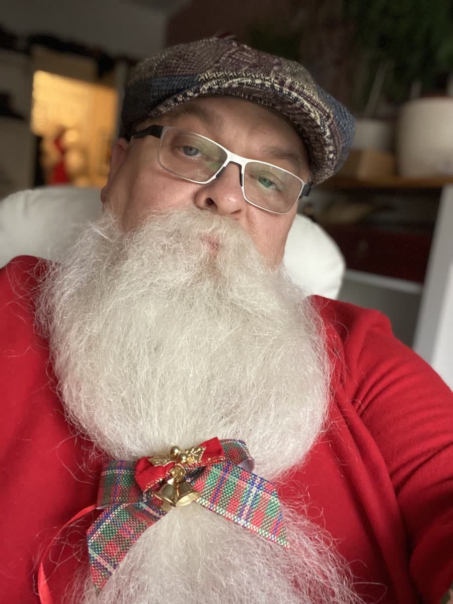 Der Weihnachtsmann mit handgefertigter Mütze